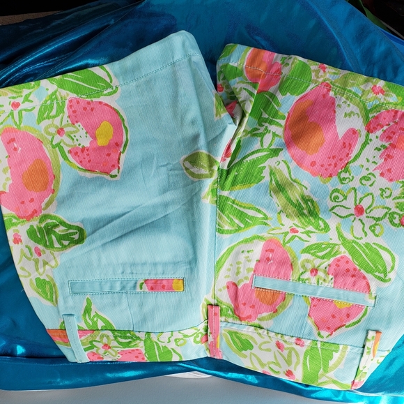 Lilly Pulitzer peach print Callahan Shorts - Picture 3 of 4